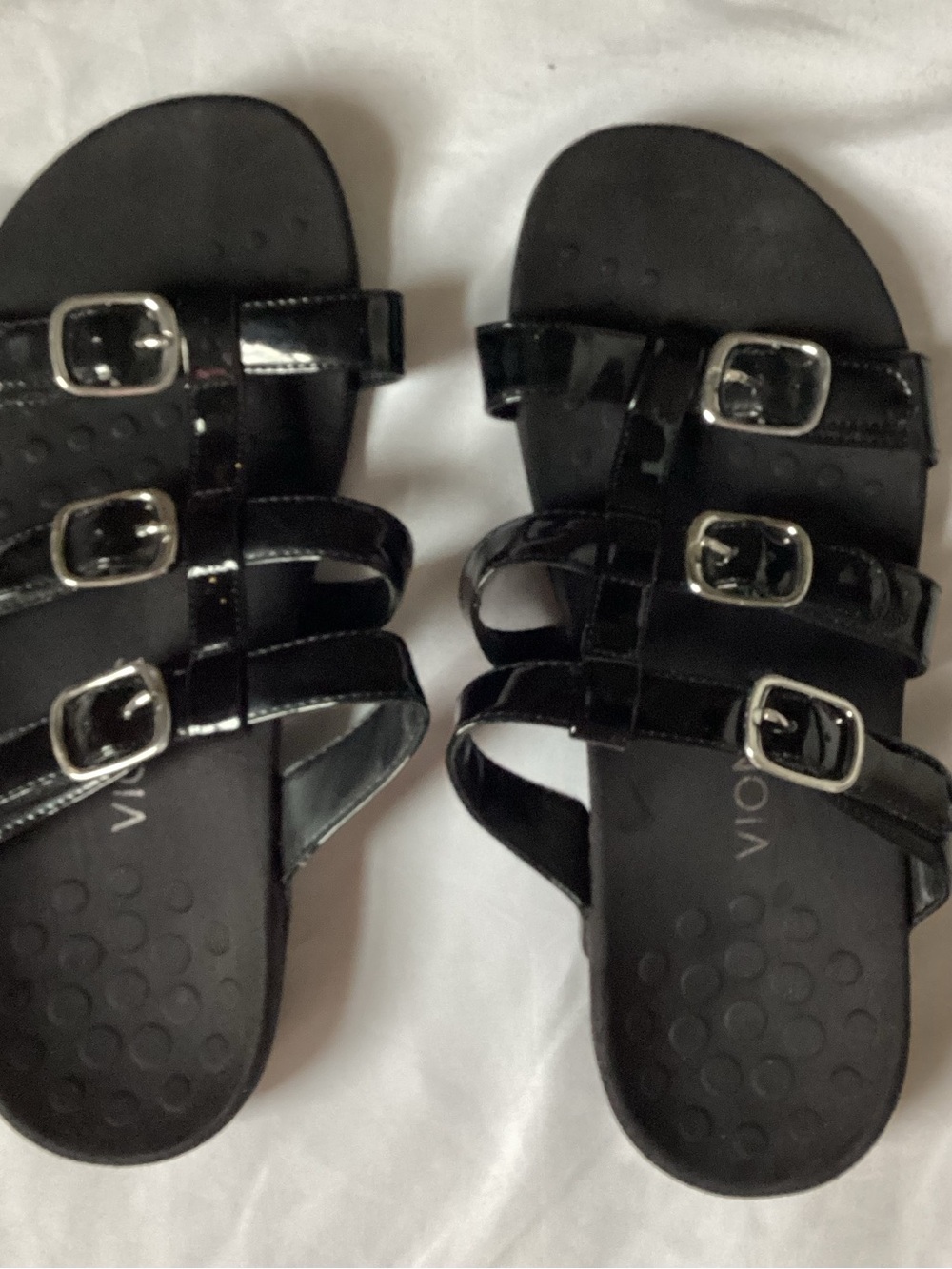 Vionic Ladies Black Patent Slip On Sandals Size 10 - Picture 2 of 9
